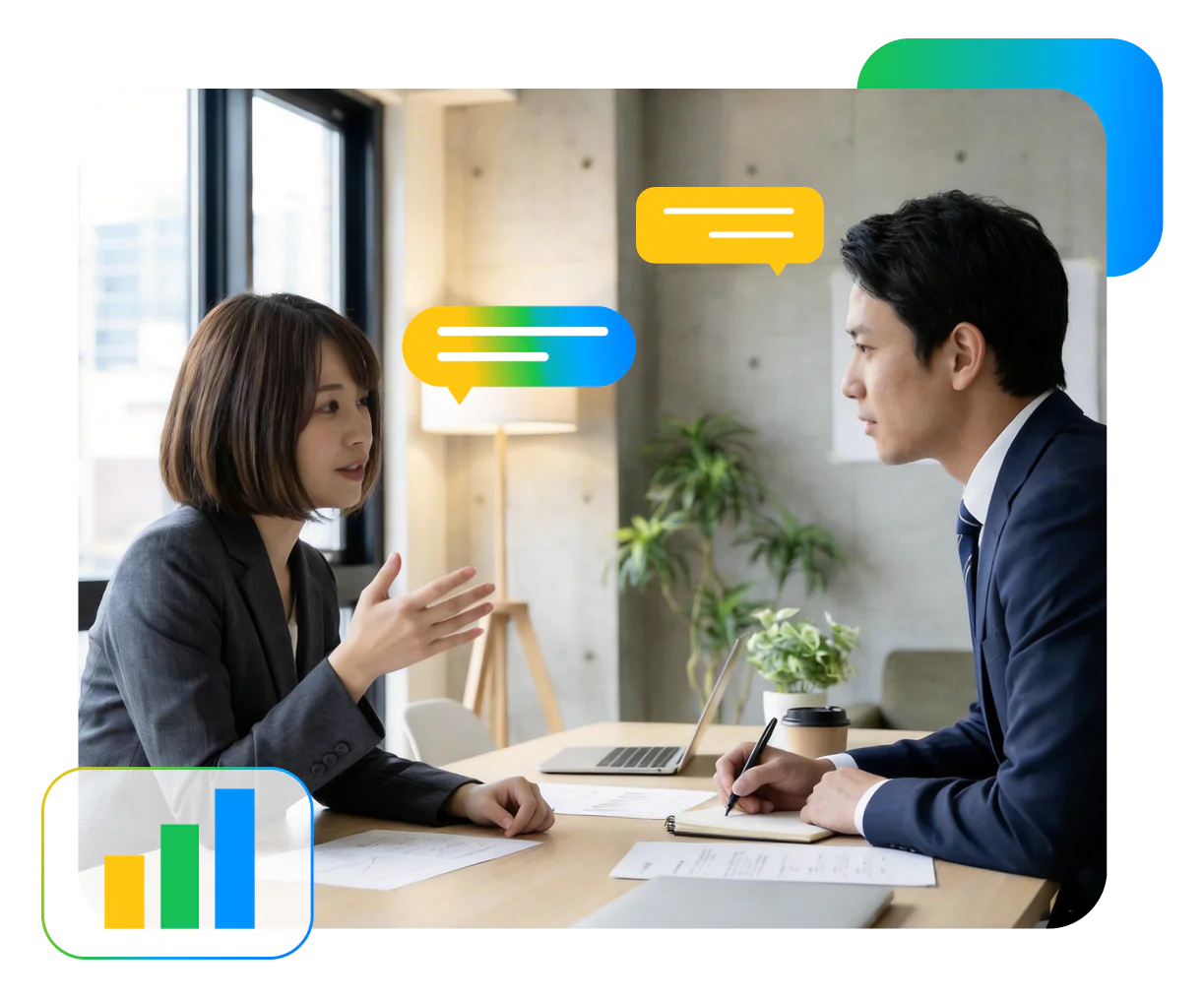 営業担当者が顧客と向き合い、質問を重ねながらニーズを引き出しているシーンです。